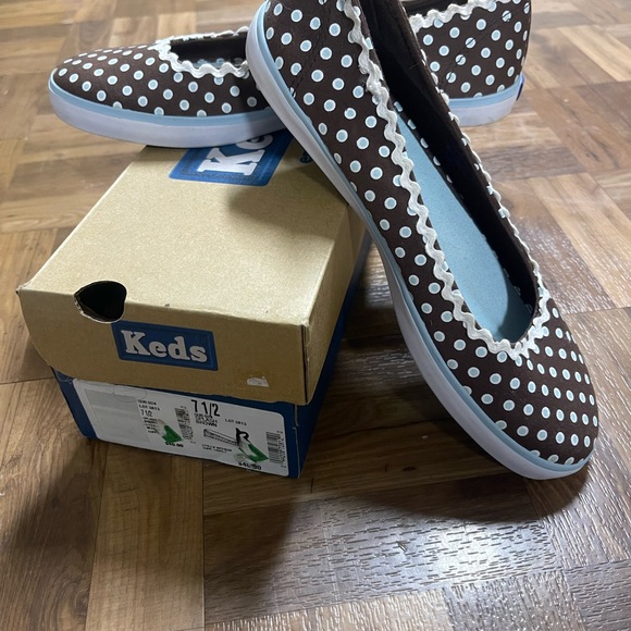New In Box Keds Chocolate and White Dot Sneakers - Picture 1 of 6